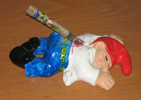 Toter Zwerg (© am Seitenende)